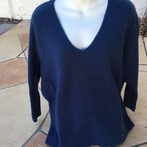 Free People V neck Sweater M